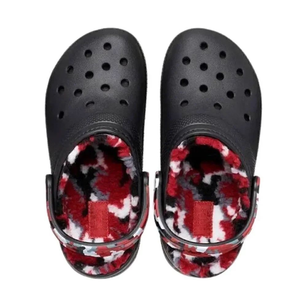 CROCS adult CLASSIC FUZZ-LINED CAMO - BLACK/RED